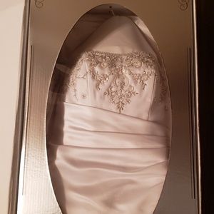 David's Bridal White Wedding Dress.